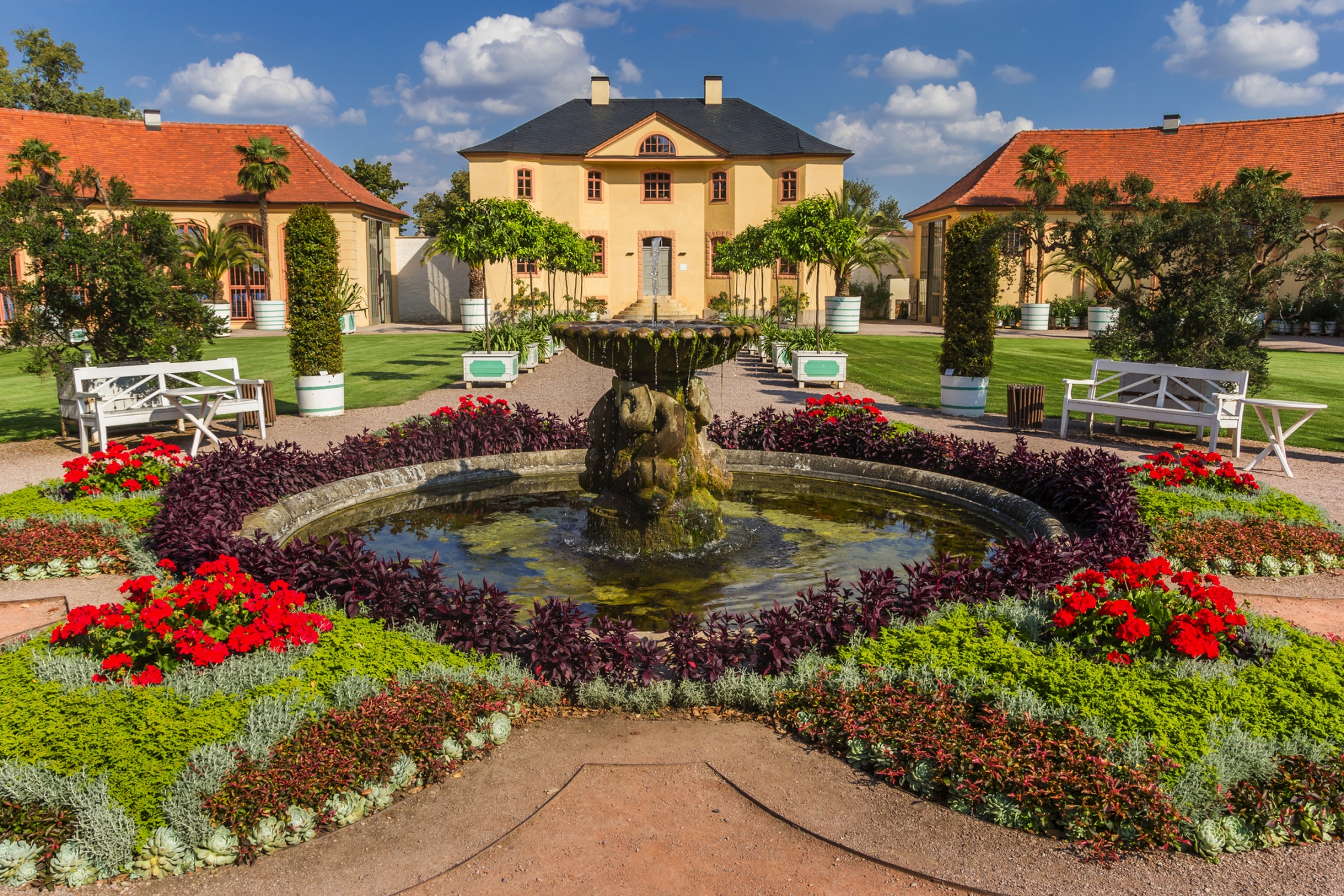 Garten und Brunnen im Schloss Belvedere in Weimar
